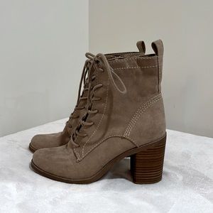 Universal Theead Heeled Lace-up Bootie